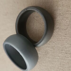 🎄5/$30 Mens Silicone Ring Set